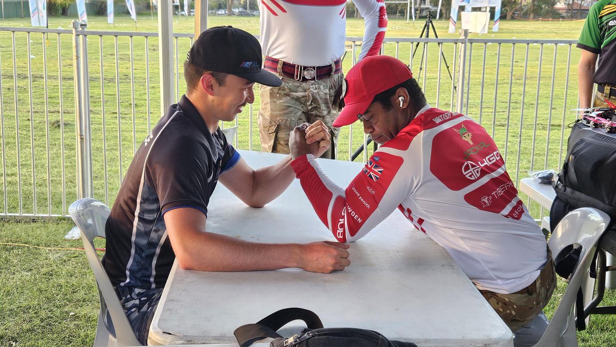 MIDRT_Aust's tweet image. #DroneRacing challenge extends to #Ashes arm-wrestle: @AusAirForce vs @BritishArmy... who will win the Ashes at #MIDRT_AS26?
#SendIt!