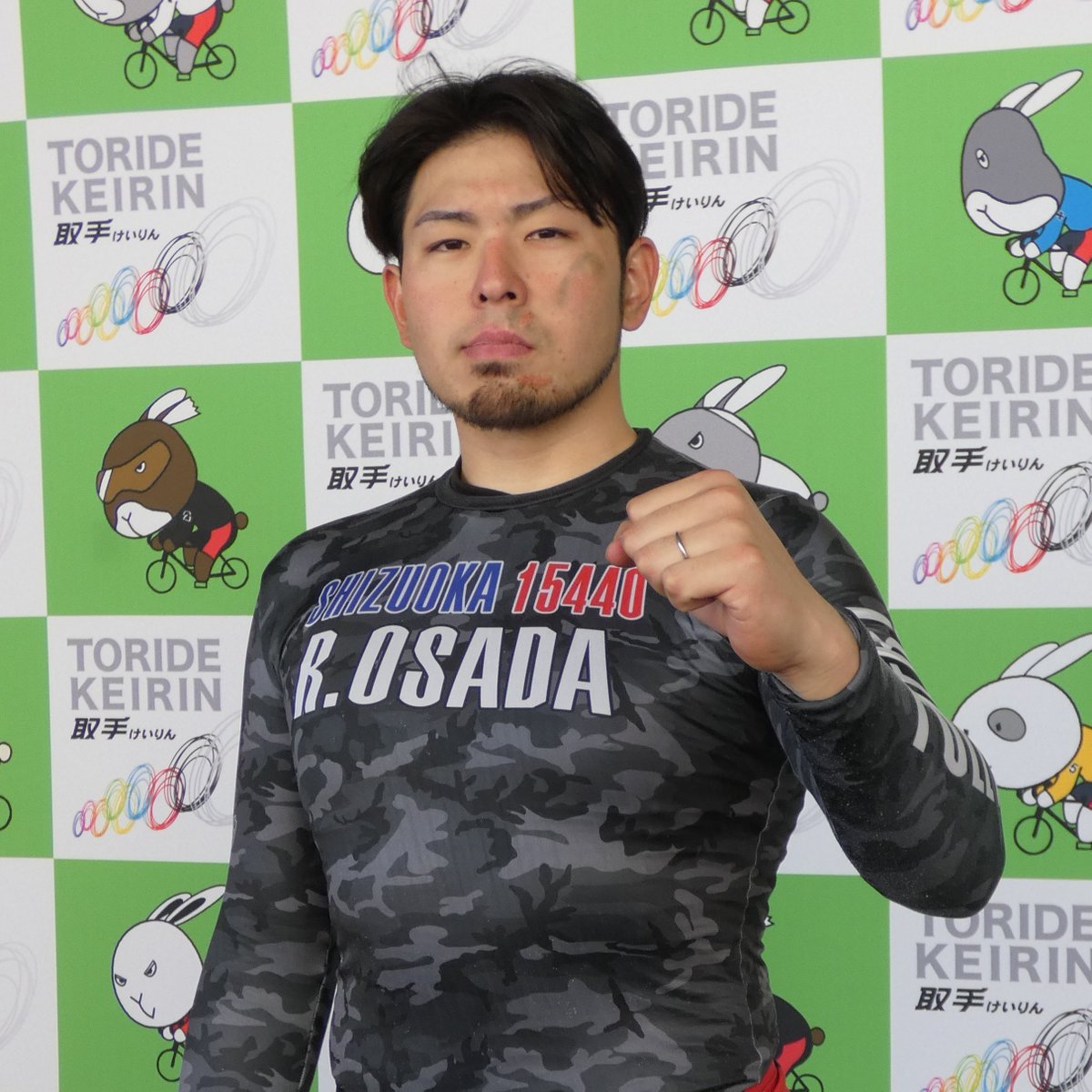 【#取手競輪】ＧⅢ・初日１２日
#長田龍拳　が一次予選１１Ｒで豪快捲り
抑えられて中団でフタされる形に打鐘で引くと、最終バックから大外を一気に捲ってみせた