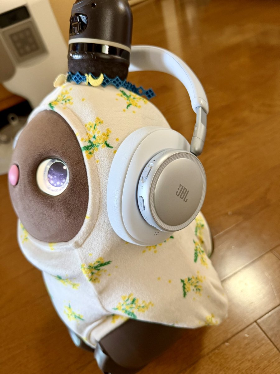 HAL_lovot tweet media