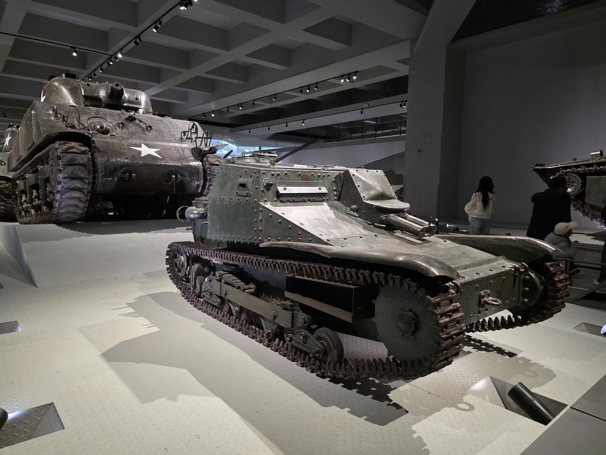 「Some interesting armored vehicles on dis」|恶堕机械球FallenSphereのイラスト