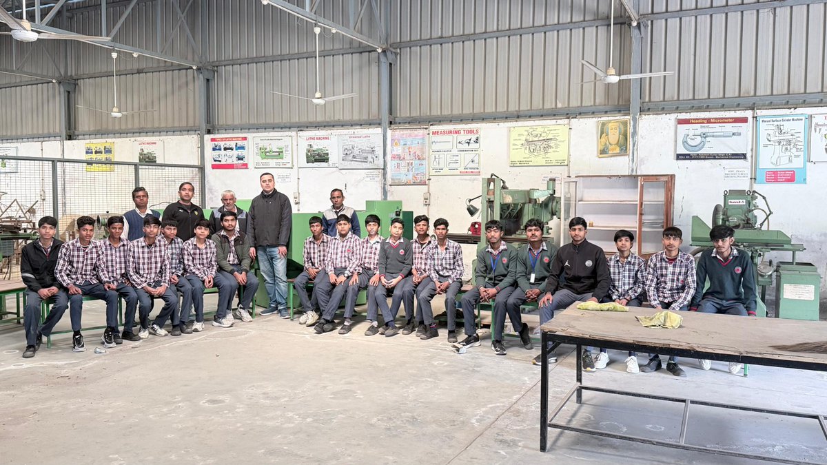 Dir_Education's tweet image. Students of SBV A Block Sultanpuri visited CRRIT, Kanjhawala as part of the #NEEEV Programme @SCERT2021 . 

The industrial visit provided valuable exposure to innovation, technology, and real-world learning beyond the classroom.

#Experientiallearning