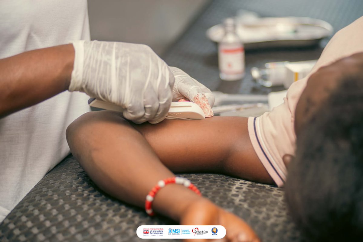 ailesducoeur1's tweet photo. Pouvoir décider du bon moment pour avoir un enfant n'est pas un privilège mais un droit.En ce mois des droits de la femme, @ailesducoeur1 , @msi_rdc avec @UKinDRC sont en action pour promouvoir les droits #SSR à toutes les femmes et filles dans la Z.S Limete. #MonCorps #MonDroit https://t.co/if19nCXHwW