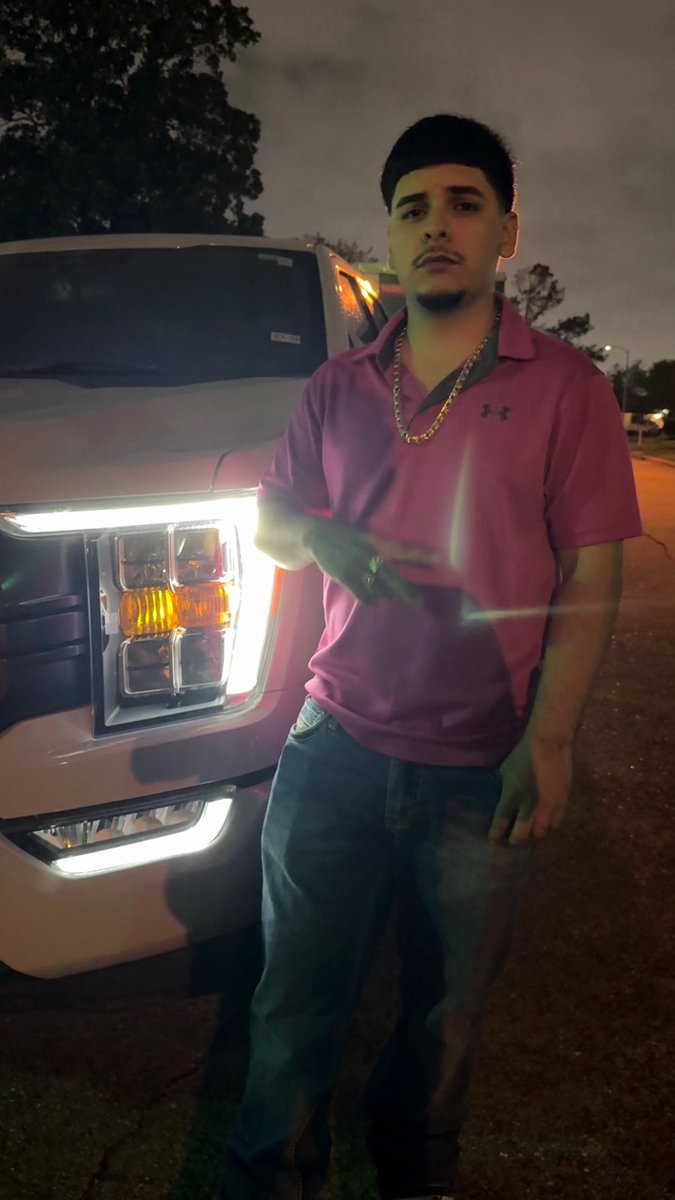 Bluestr1psDrew's tweet photo. She like me more cuz im Mexican. #htx https://t.co/5xlocpNTvh