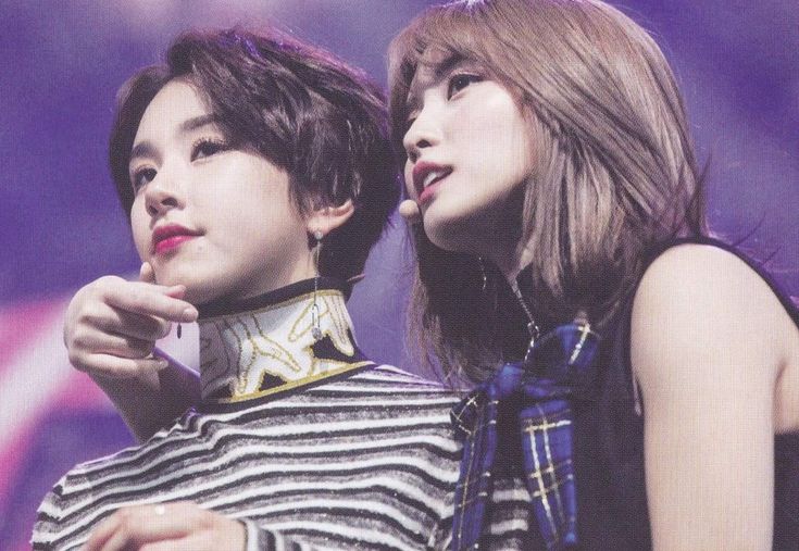 hmmtoomanyships's tweet photo. Since Day 1 😚🍑🍓😚 #MOCHAENG #MOMO #CHAEYOUNG https://t.co/EJXyscksVM