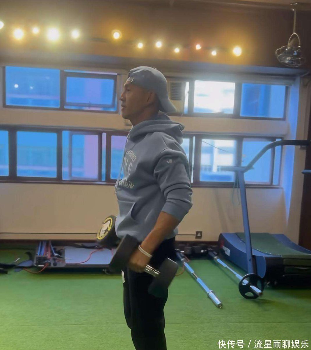 FrankAl08459623's tweet image. "Just wrapped up the most electric episode of [综艺名]—danced till my feet hurt, laughed till my sides ached, and left with a heart full of good vibes!  Who’s binging it with me tonight  #综艺打卡 #MomentToRemember"