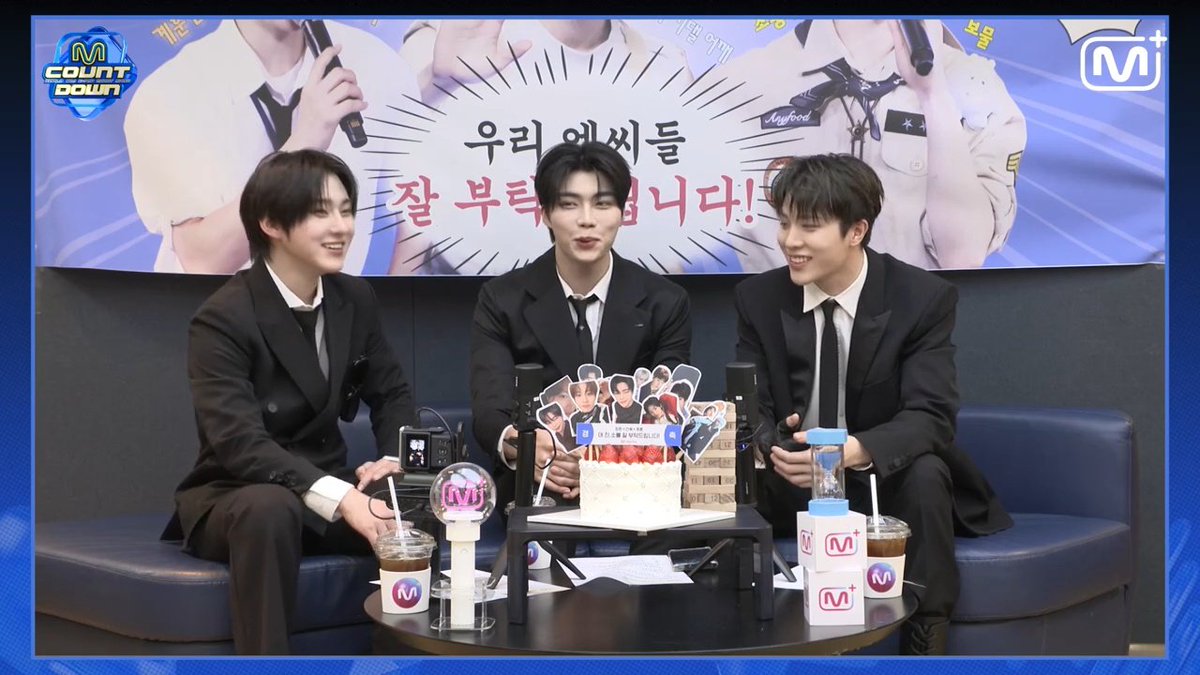 First impression Gunwook Junghwan tentang Kyehoon

GW: kamu lagi trending banget kan sekarang karena flirting itu. Aku jadi penasaran apa aku juga bakal baper kalo digituin
🦊: oh kayanya ga sampe situ sih, aku gamau ada rumor antara kita

JH: aku jadi penasaran pengen belajar