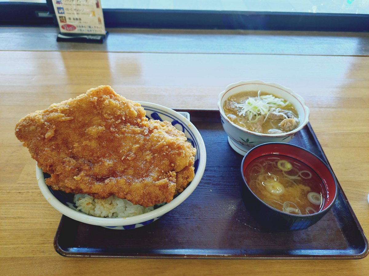 Vitlic_order's tweet photo. わらじった https://t.co/eyrFL9WKF8