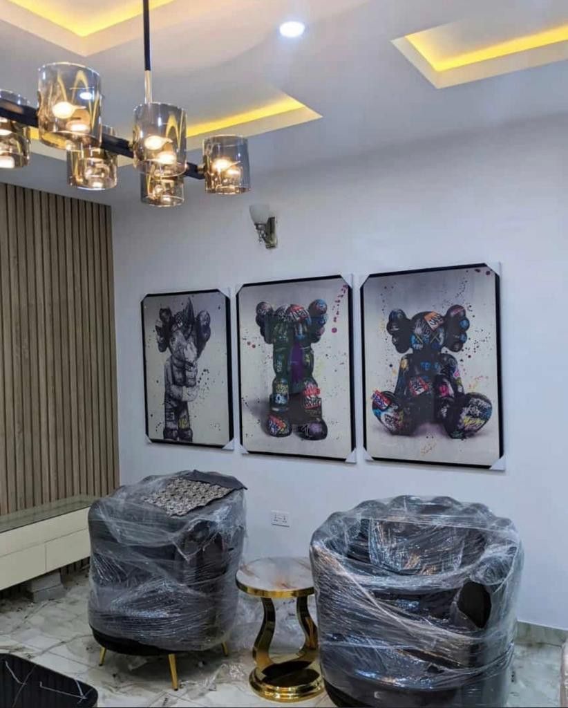 Beautify your wall with some art frames today 😉📍
Each set is going for 45k. 
NB: You can get to choose any image of your choice