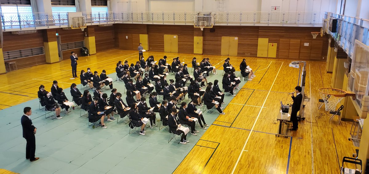 kasei_chuko's tweet photo. 本日、明治安田総合研究所による金融経済教育講座「大人になる前に知っておきたい 契約と資産形成」を実施しました。

童話を題材とした「後でトラブルにならないための契約書」作成や1,000万円の運用シミュレーションといった体験型ワークに熱心に取り組みました。 https://t.co/zgdw944wyt