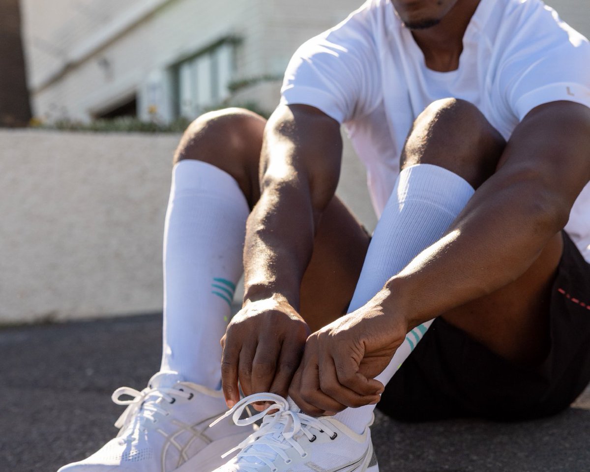 FalkeSA's tweet photo. The FALKE Vitalizer Compression sock isn't just gear; it’s a performance tool designed to stimulate circulation and delay muscle fatigue.

Shop FALKE Vitalizer Compression socks: https://t.co/x4neGv7dha https://t.co/A2jJgPzXV5