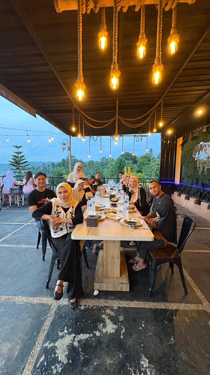 egha_kagome's tweet photo. Bukber Tim IBS donatur dr. David Sp.B https://t.co/6aRSFvg9ye