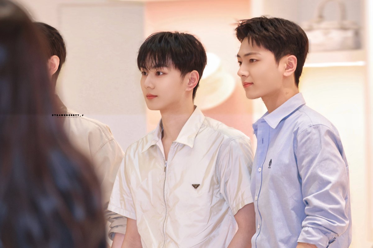 260312 PRADA

#JAYWON  #야옹즈 
#JAY #제이 #JUNGWON #정원
#ENHYPEN #엔하이픈