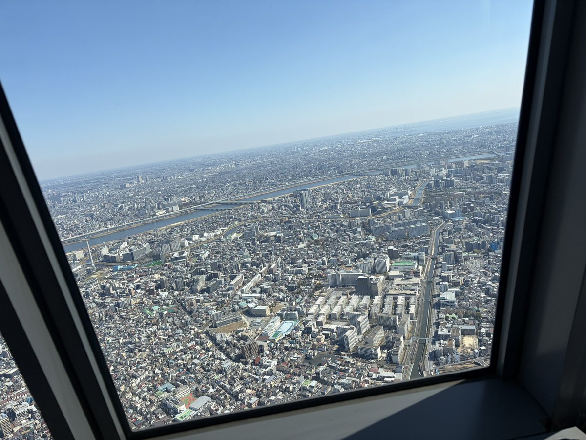 HolyAlice1225's tweet photo. スカイツリー景色綺麗だったけど下見たら怖すぎて足が竦むわ https://t.co/mpYRKARVUY