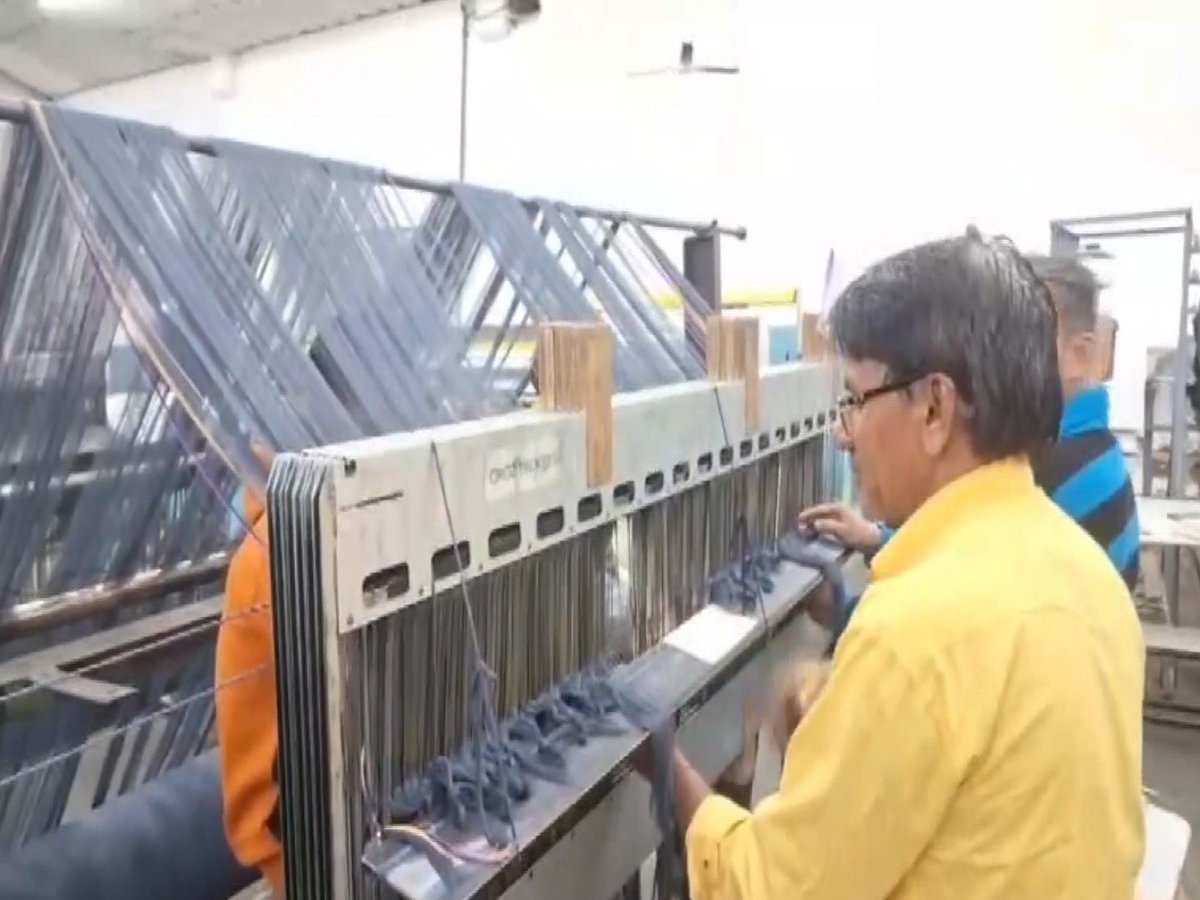 ani_digital's tweet image. West Asia conflict hits Bhilwara textile industry, Rs 1000 crore fabric exports impacted

Read @ANI Story| aninews.in/news/business/… 

#Textile #Exports
