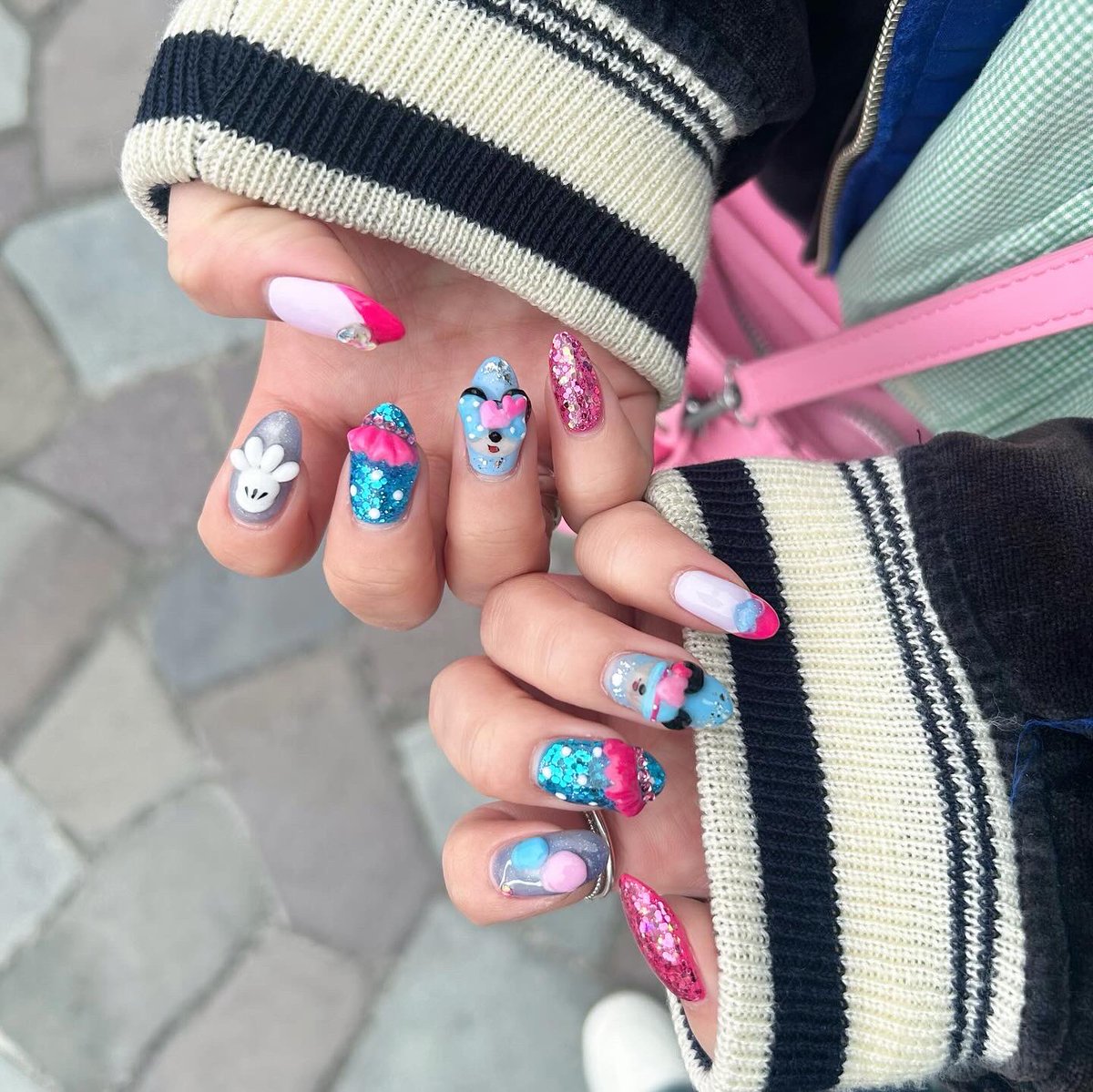Kainene32's tweet photo. 病院行ったら先生と看護師さん達が可愛いーって集まってくれた💅笑 https://t.co/8dlMnOtuUc