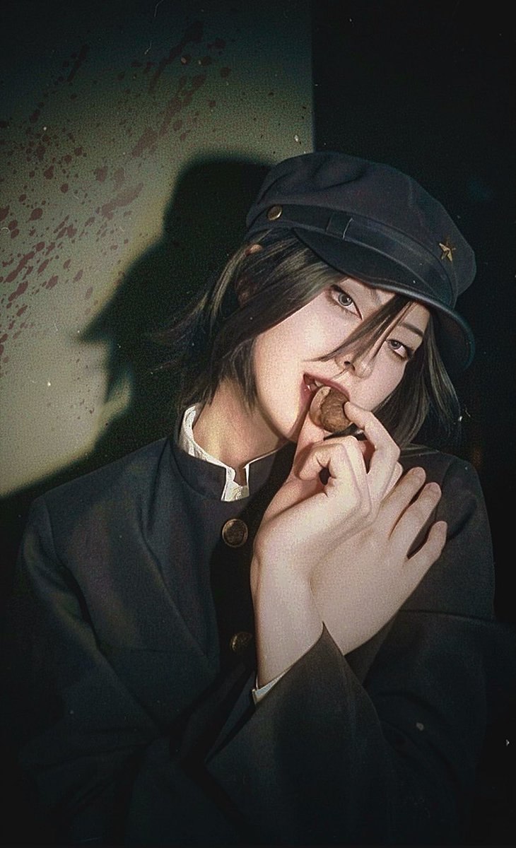 kaka11072400's tweet photo. 漆黒の薔薇　　cosplay https://t.co/FODv7r96FQ
