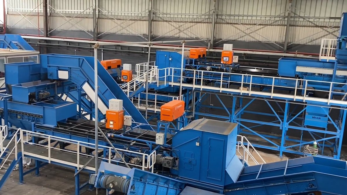 InanTech's tweet photo. Plastik geri dönüşümü, sürdürülebilir üretimin en önemli adımlarından biridir.

İnan Tech olarak geliştirdiğimiz plastik geri dönüşüm makineleri ve endüstriyel geri dönüşüm hatları, plastik atıkların yeniden değerli ham maddeye dönüştürülmesine yardımcı olur. https://t.co/Pn8oV8KWxk