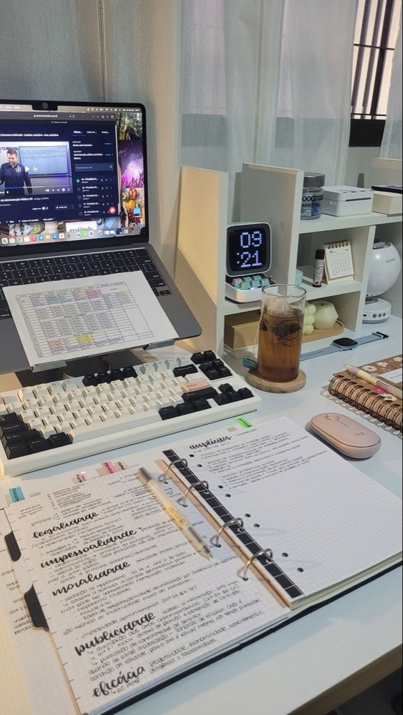 _hearthesewords's tweet photo. studying doesn't suck as much as failing https://t.co/Eb9MbZIroE