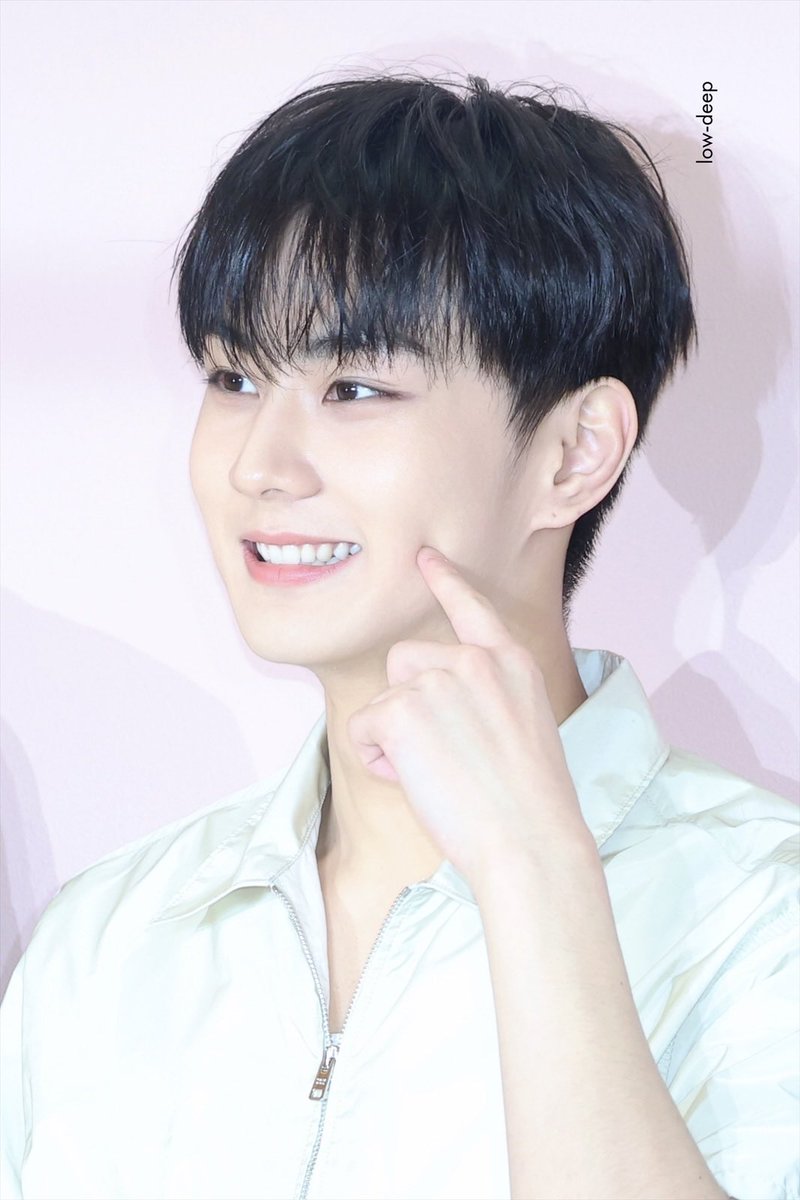 low-deep tweet media