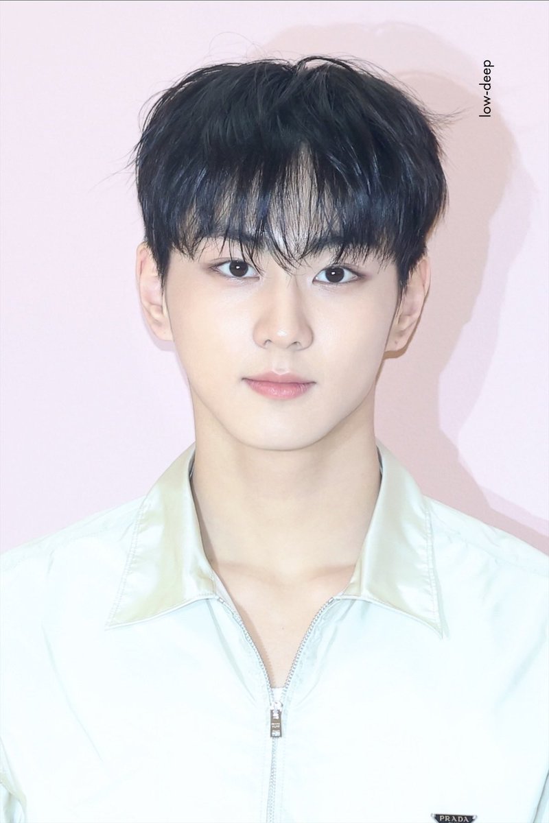 low-deep tweet media