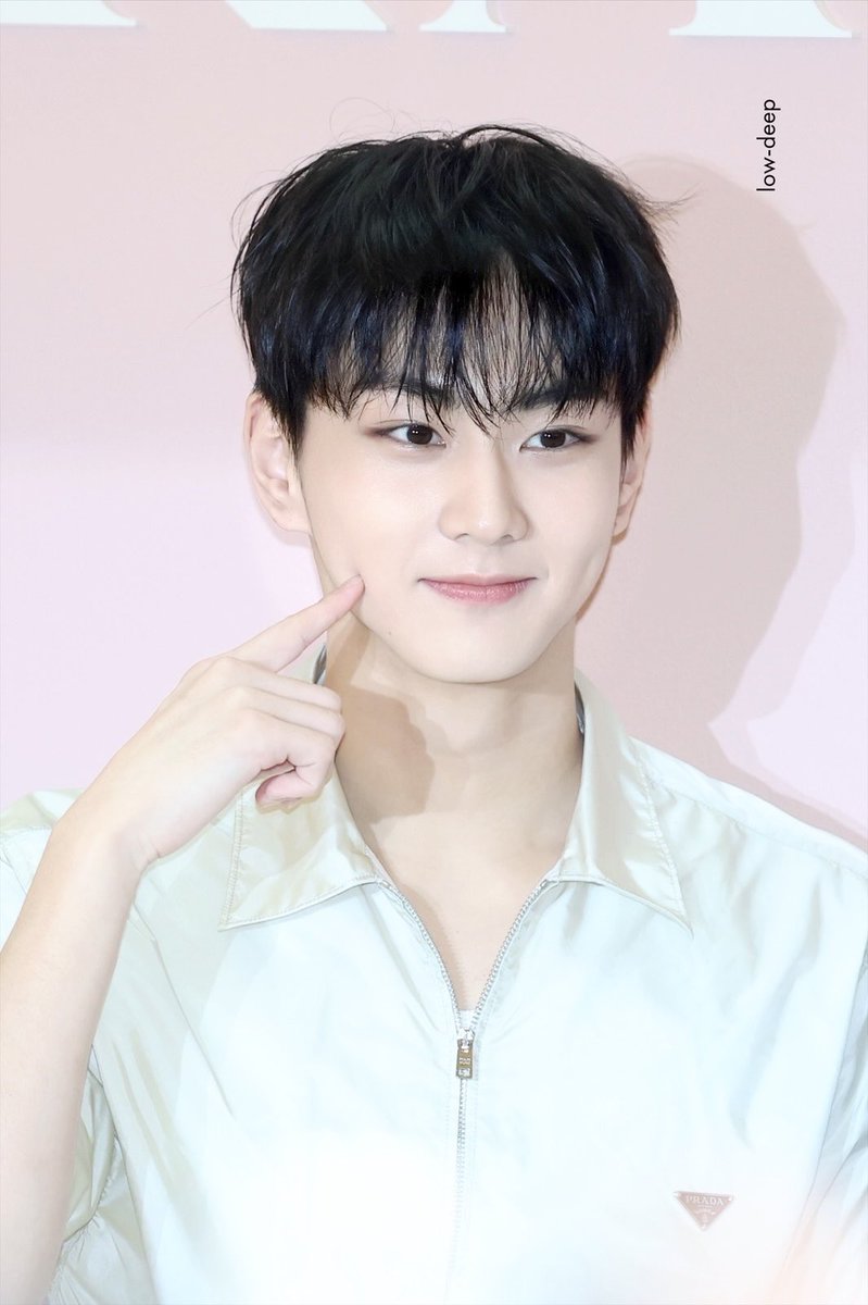 low-deep tweet media