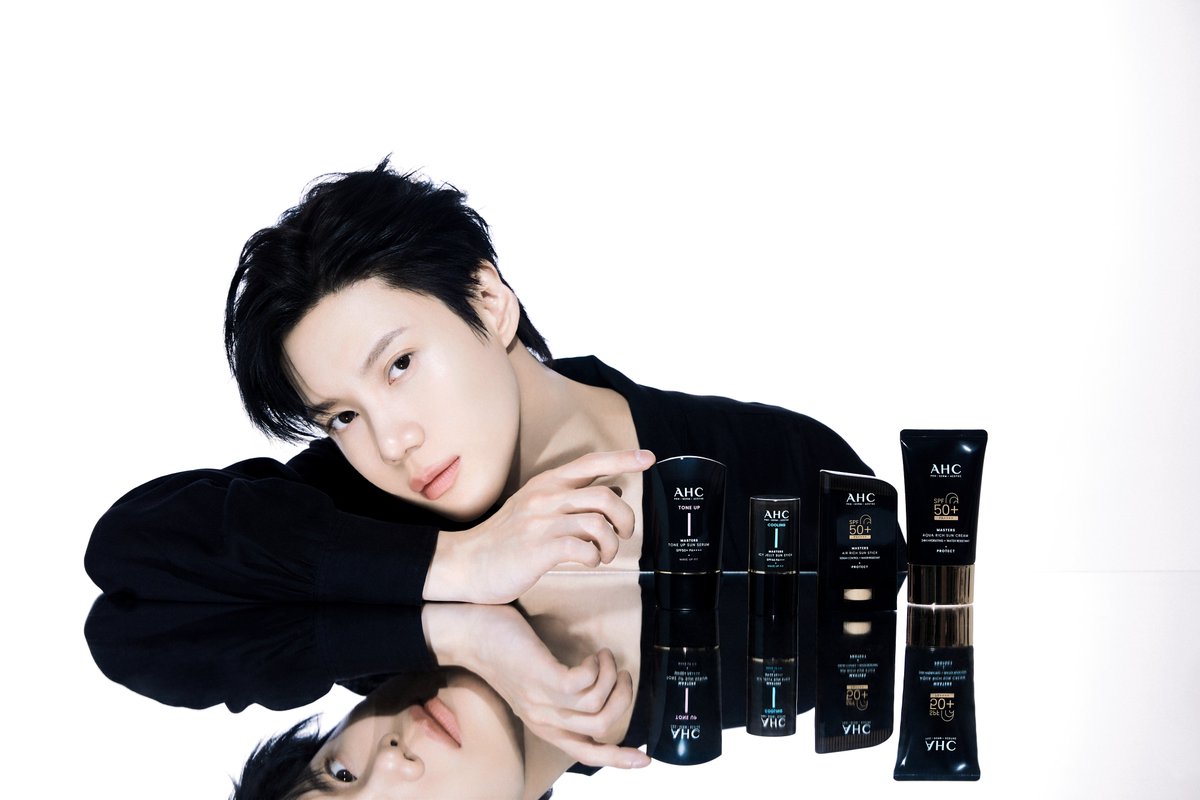 핑크빛 생기가 느껴지는
#마스터즈톤업선세럼

촉촉하고 부드러운
💧 83%* 스킨케어 세럼 성분으로

가볍고 편안하게 밀착되어
투명하고 맑은 톤업 피부 표현 🩷

사계절 데일리 화.잘.먹 선케어 Coming soon 💫

*PCPC 기준에 따라, 배합 목적이 피부 컨디셔닝제, 보습제 등으로 표기된 성분 (정제수