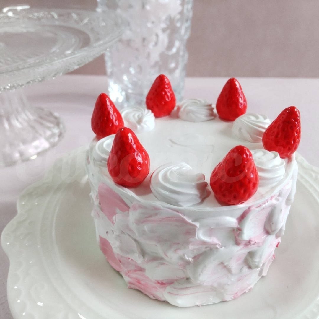 chikomicco's tweet photo. #ひと口どうぞは言えません
こんなにケーキなのに？？？？？？����

クレイケーキは粘土やアクリルでできているので食べられません😢
でも、賞味期限もありません✨
ケーキのままずっと飾ってお楽しみいただけます🩷

#ハンドメイド #クレイケーキ #クレイアート
#ハンドメイド好きさんと繋がりたい https://t.co/zQJQWIzntL