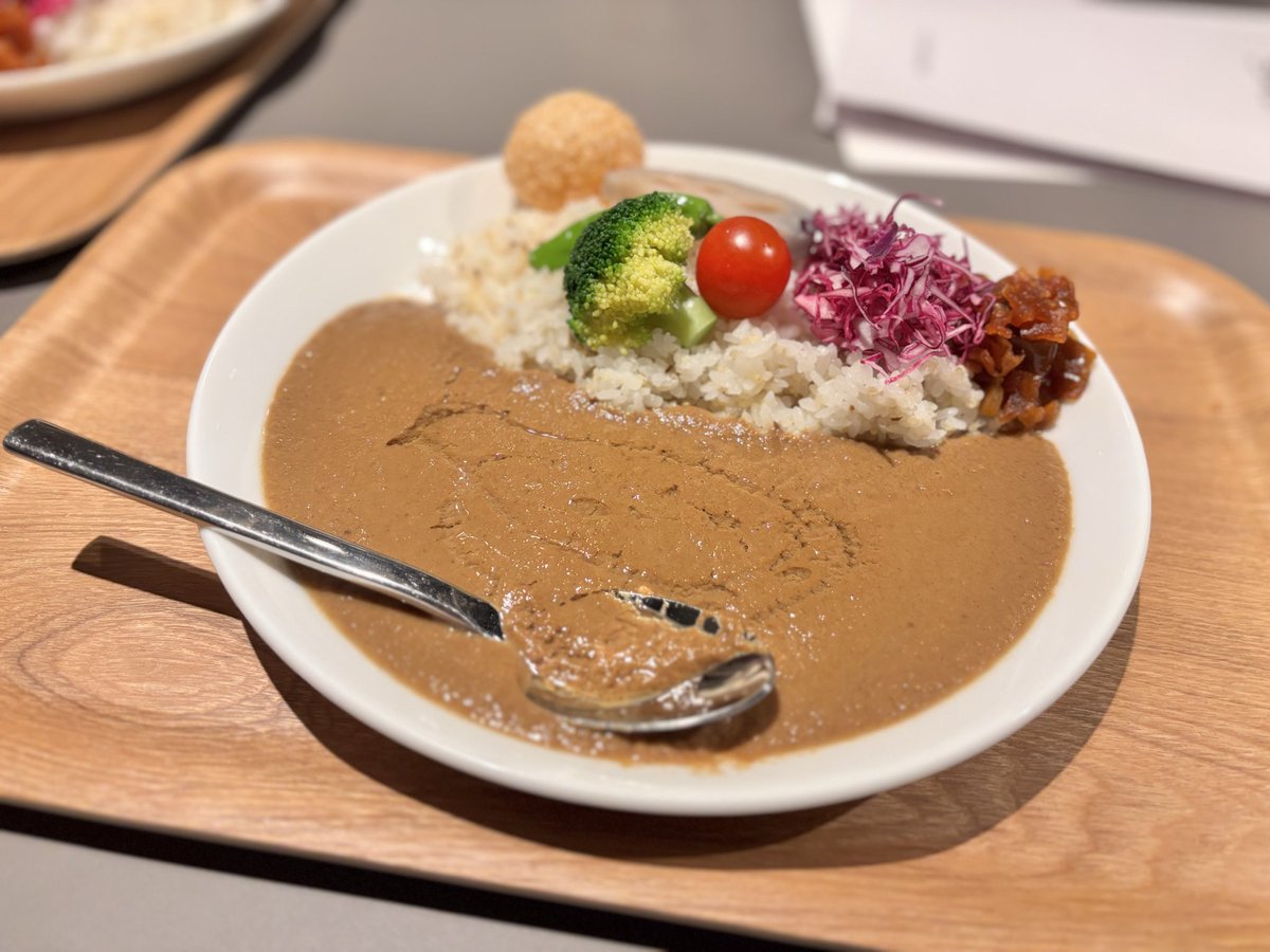 高輪サウナスのカレーが美味しすぎた🍛‼️
久々のサウナも良きだった〜🧖🏻‍♀️