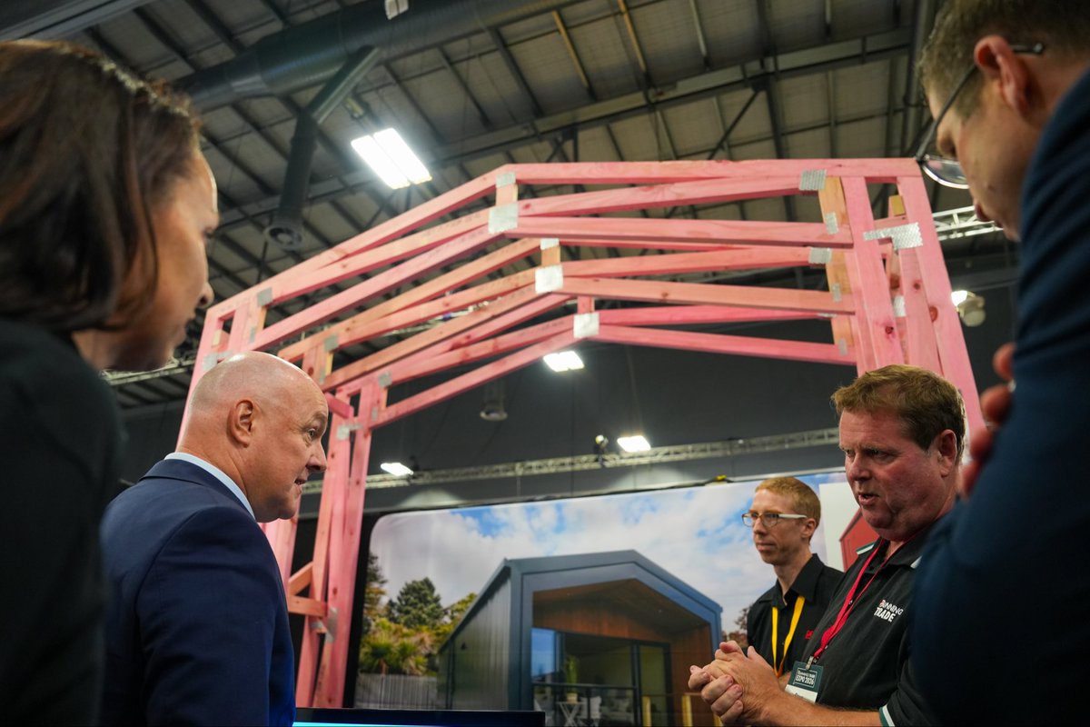 Christopher Luxon tweet media