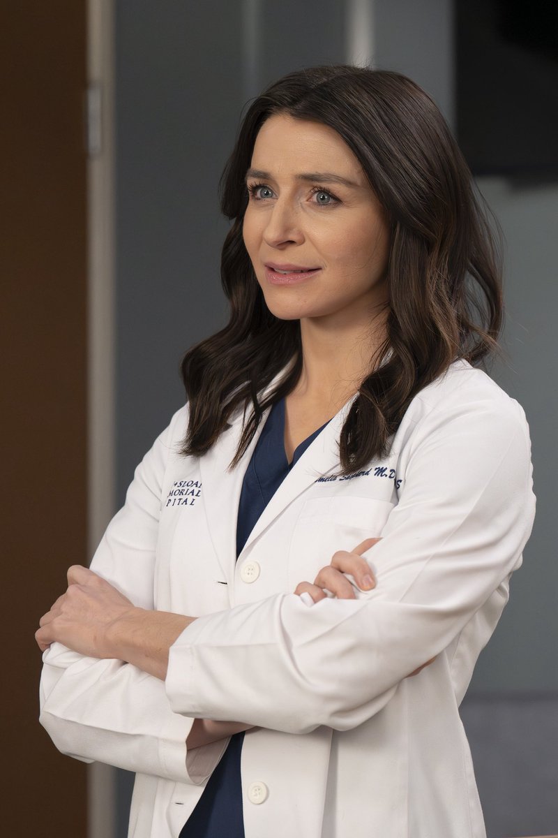 AmeloniTruther's tweet image. First of all Toni is giving boyfriend, second of all Amelia looks so fucking good like always, third of all I need to be their third #AmeliaShepherd #ToniWright #Ameloni #GreysAnatomy