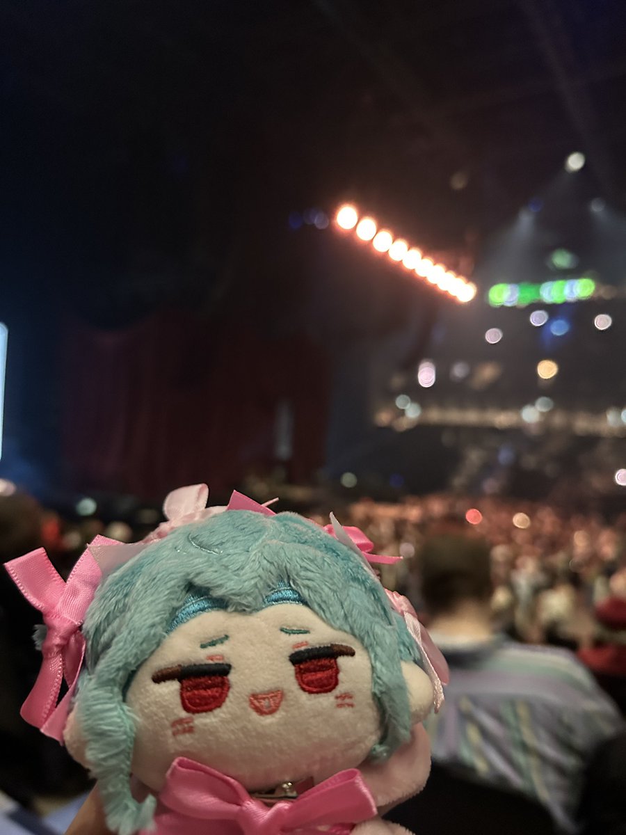 mossmothh's tweet photo. @D0TT0R3 his most recent trip was to see laufey 🥰 https://t.co/gP3zCpzi4w