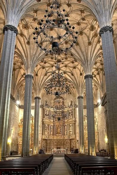 gozARTE's tweet image. ¿COMPARTIMOS #ARAGÓN?

Empezamos el día con unas cuantas imágenes de la impresionante catedral de #Barbastro (#Huesca), una de las joyas del Renacimiento aragonés. Cuando comenzó a construirse Barbastro no era la sede de una diócesis, pero quería serlo, así que se dijeron: