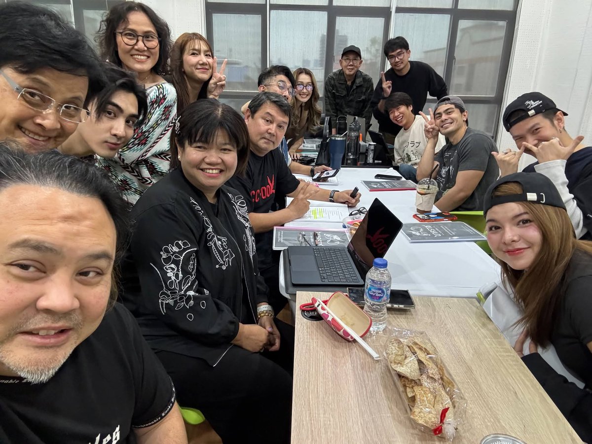 CameraFlippers tweet media