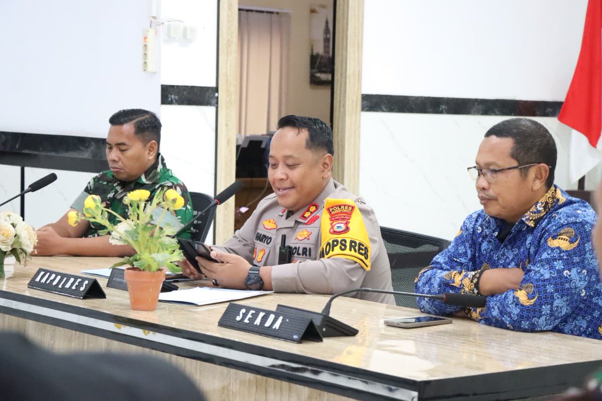 PJeneponto8586's tweet photo. Polres Jeneponto menggelar Rapat Koordinasi (Rakor) Lintas Sektoral dalam rangka persiapan Operasi (Ops) Ketupat 2026. Kegiatan yang berlangsung pada Kamis, 12 Maret 2026 tersebut dipimpin langsung oleh Kapolres Jeneponto, AKBP Haryo Basuki, S.I.K., M.H. https://t.co/G8N6f1qpt5