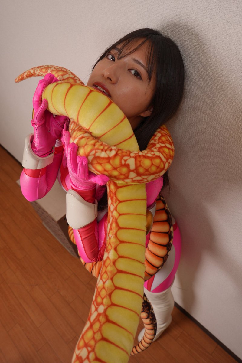 ayashiro_asuka's tweet photo. 3/21(土)マイティレディ撮影会🩷
こんなピンチシーンも撮影出来ますよ🙆‍♀️

7部16:00～16:40🈳
↑ゆなもふ（@yu69na）さんとコラボ撮影💖
8部17:00～17:40🈵
9部18:00～18:40🈳
10部19:00～19:40🈳

ご予約お待ちしております🙇‍♀️
https://t.co/cSIO4vOs9h
#マイティレディ #特撮 #ヒロインピンチ https://t.co/opTvex3oJO