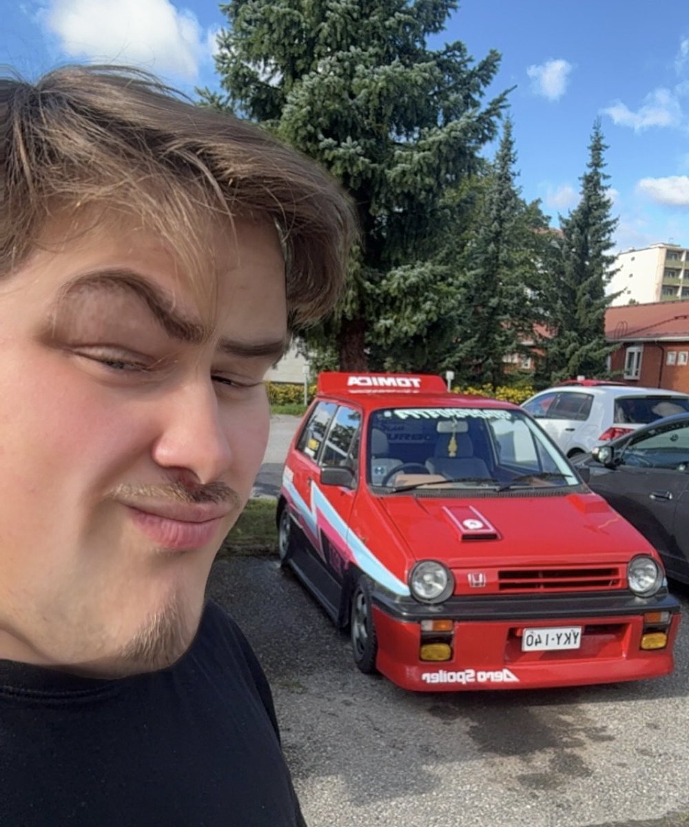 Stripey @ Work tweet media