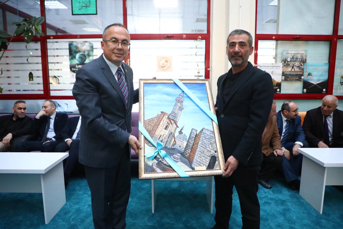 GSB_Sivas's tweet photo. Kredi ve Yurtlar Genel Müdürümüz Sayın Recep Ali Er ve Gençlik ve Spor Bakanlığı Emekli Daire Başkanı Sayın Tuncay Biçer, İl Müdürümüz Şahin Ertem ile birlikte ilimizde bulunan öğrenci yurtlarımızı ziyaret ederek iftar ve sahurlarını öğrencilerimiz ile birlikte yaptılar. https://t.co/nFMorw5joc