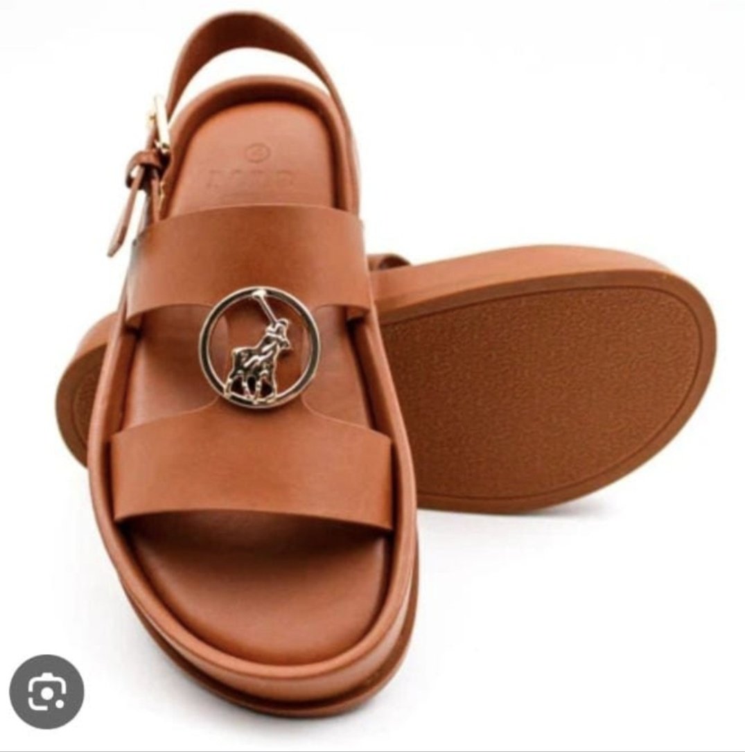 Gcina_EC's tweet image. Black or Brown? #Polo 

#powerbreakfast Mudau #BestMornings