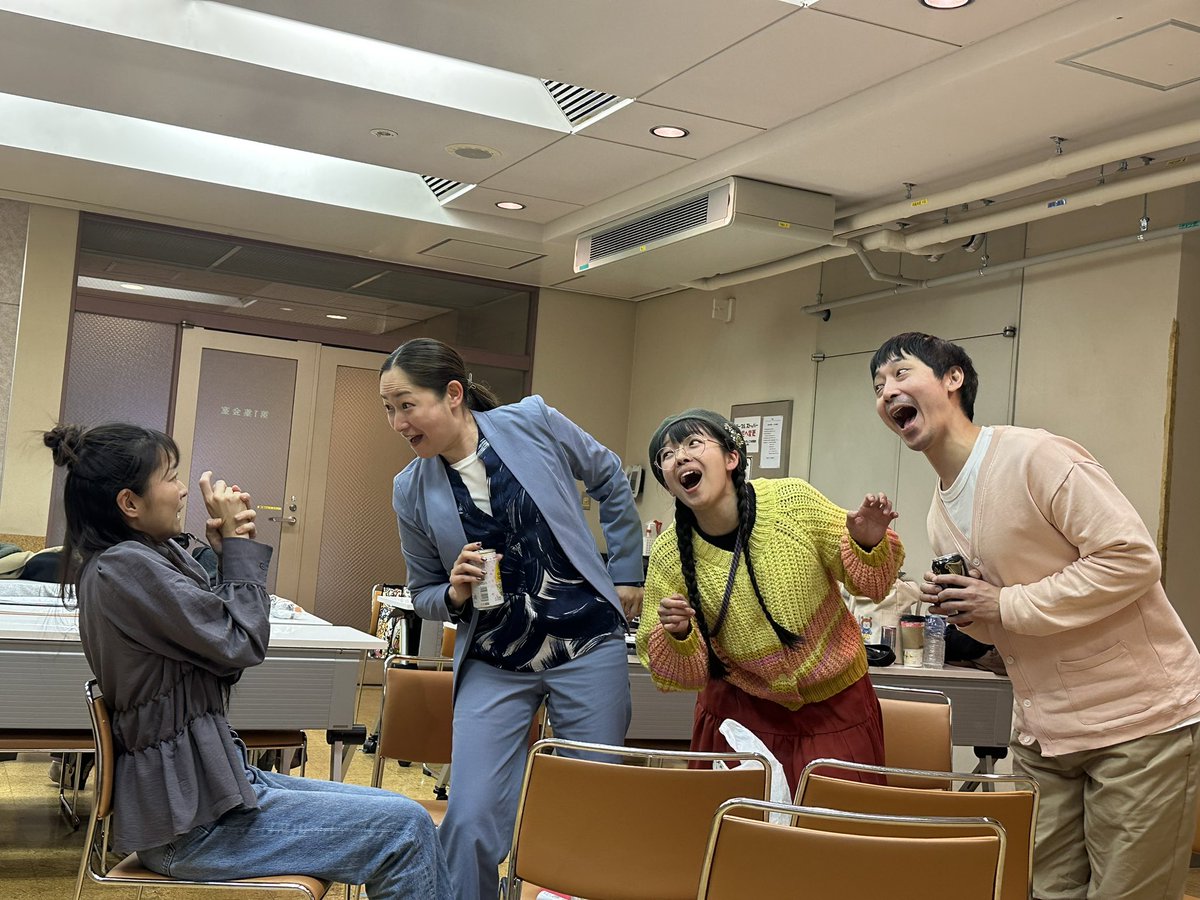 hbdg1999's tweet photo. 『河岸を変える』
いよいよ初日が明けます!
濃密で奇想天外な1時間の会話劇。
その日選択した話のみをお楽しみいただけます。
3パターンの結末に右往左往しているキャストスタッフに、『推しドリ』をいただけたら励みになります🍻✨
『ちゃんぽん(乾杯)!』いたしましょう!
#河岸を変える https://t.co/cep2Rkhkby