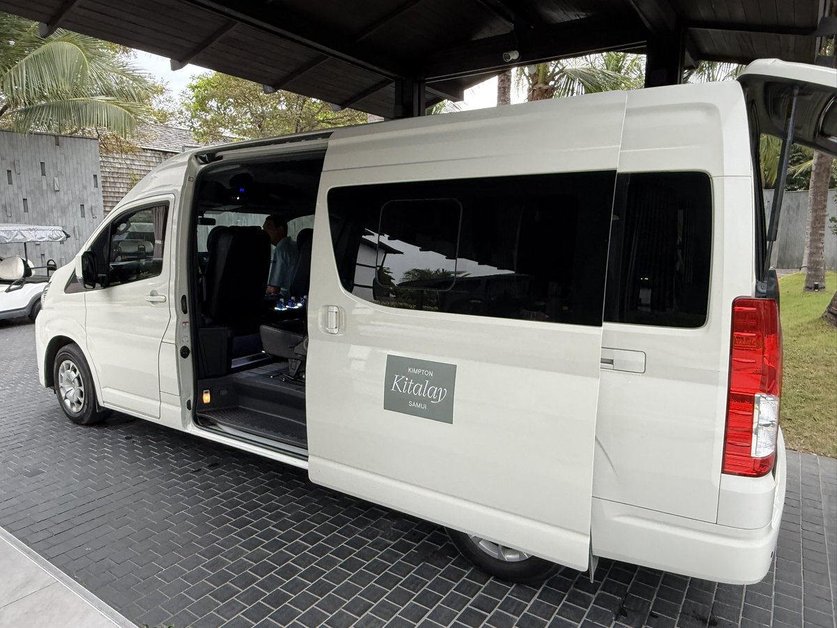 ninbunjah26's tweet photo. キンプトンからサムイ空港まではホテル専用カーでTHB700(約3,500円)です。
#IHG #kimpton #サムイ https://t.co/AErtdP6xBb