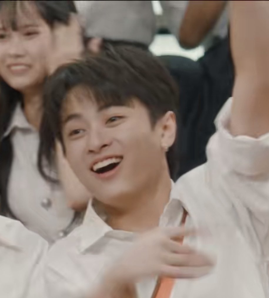 ถ้าถามว่าน้องแปะเชียร์บาสสีอะไร ก็คงสีฟ้าอยู่แล้ว แต่คงเป็นคนที่ชื่อว่านัทเบอร์ 21 อะ 
#ผาพ่ายคลื่น