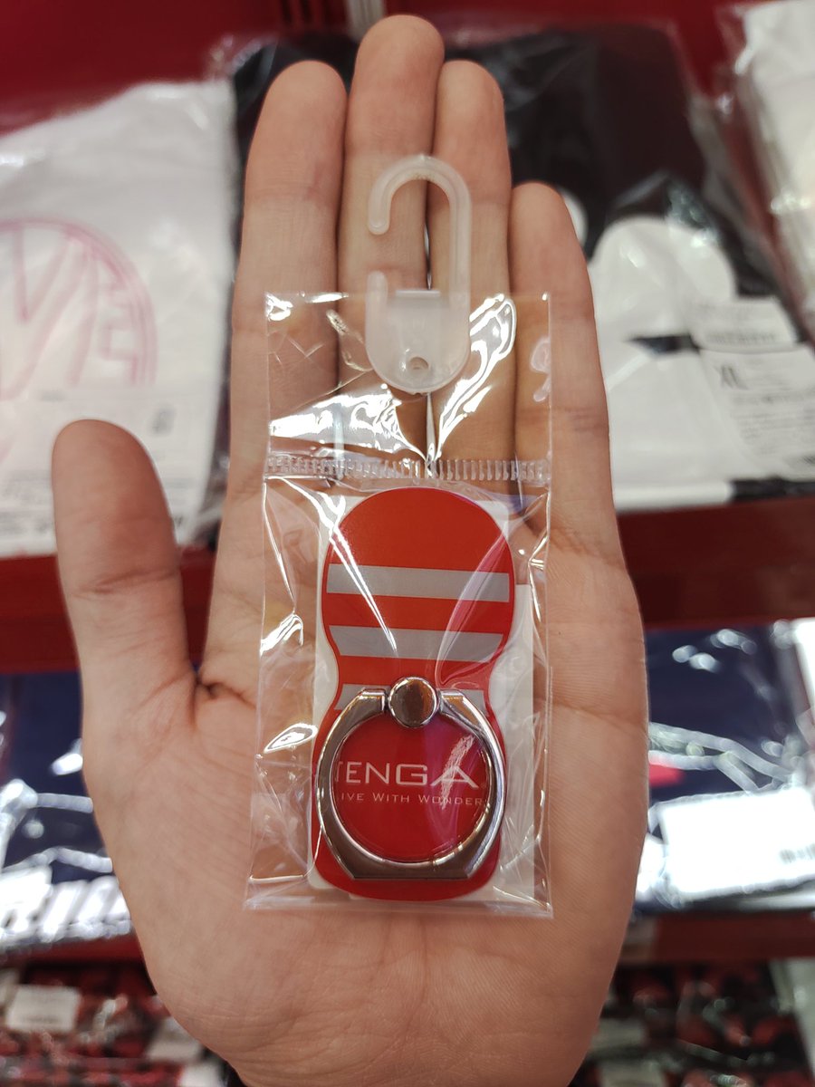 TENGASHOP_KYOTO's tweet photo. ホールだけでなく、パロディ雑貨もよく作られるTENGAですが...本日スマホリングが入荷しました👌
形状もスマホリングに合い、サイズも程良くさりげなく付けておけそうな所が良いですね💡
意外と相性が良さそう...🤔
#京都 #テンガ #TENGA #KYOTO #信長書店 #信長書店四条河原町店 https://t.co/vDlQu7x4lx
