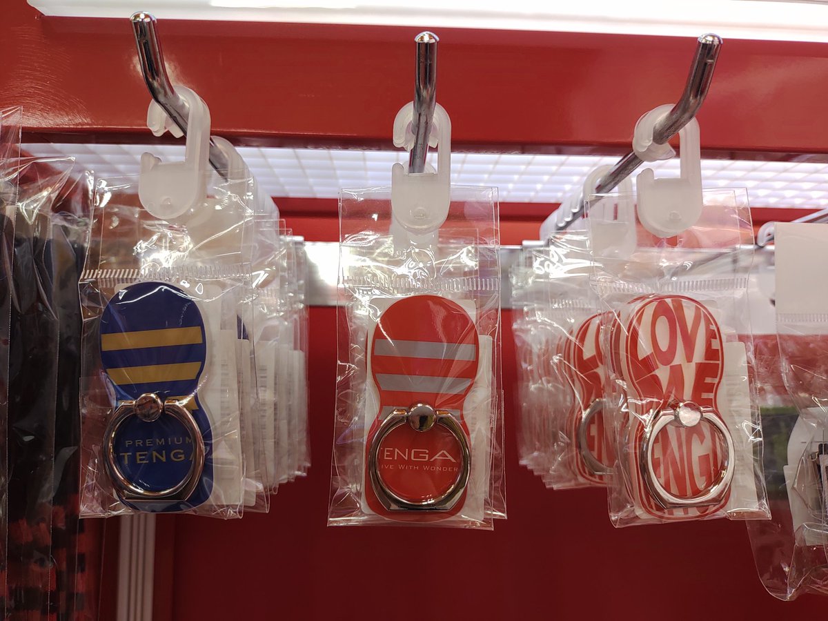TENGASHOP_KYOTO's tweet photo. ホールだけでなく、パロディ雑貨もよく作られるTENGAですが...本日スマホリングが入荷しました👌
形状もスマホリングに合い、サイズも程良くさりげなく付けておけそうな所が良いですね💡
意外と相性が良さそう...🤔
#京都 #テンガ #TENGA #KYOTO #信長書店 #信長書店四条河原町店 https://t.co/vDlQu7x4lx