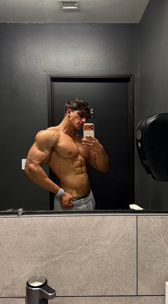 hunter davis tweet media