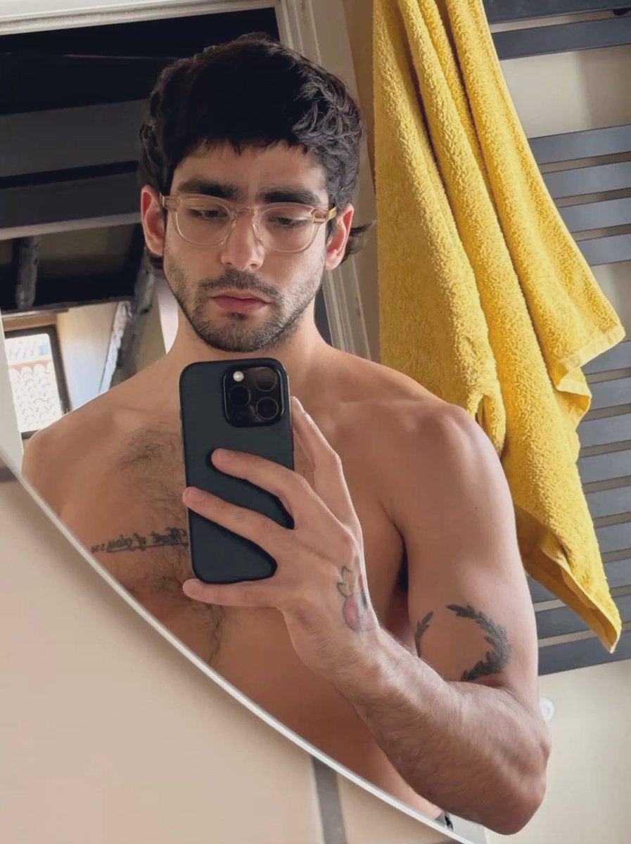 mundodejavi_'s tweet photo. no entiendo cómo hay gente que no le parece guapo este guapo. https://t.co/yGqWnAPAx0