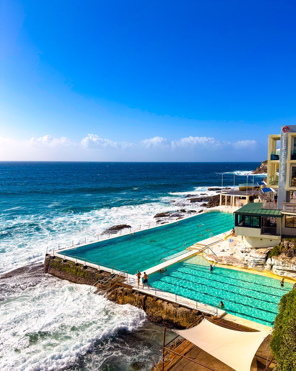 jesseckay's tweet image. ☀️🌊 Marking a line between waters... 🏊‍♂️
📷

#bondi #bondibeach #icebergpool #sydney #australia
#ocean #summervibes