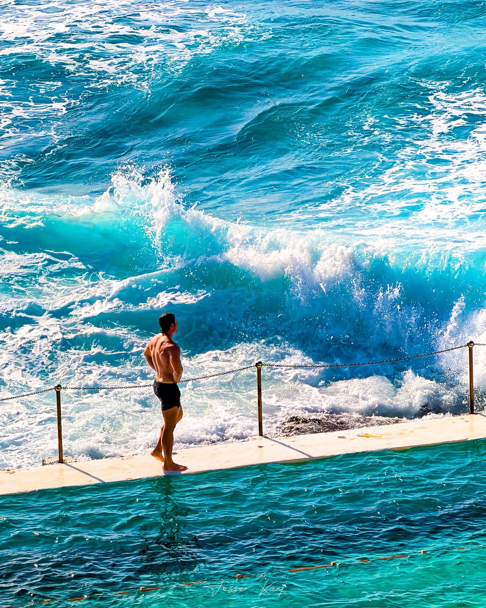 jesseckay's tweet image. ☀️🌊 Marking a line between waters... 🏊‍♂️
📷

#bondi #bondibeach #icebergpool #sydney #australia
#ocean #summervibes