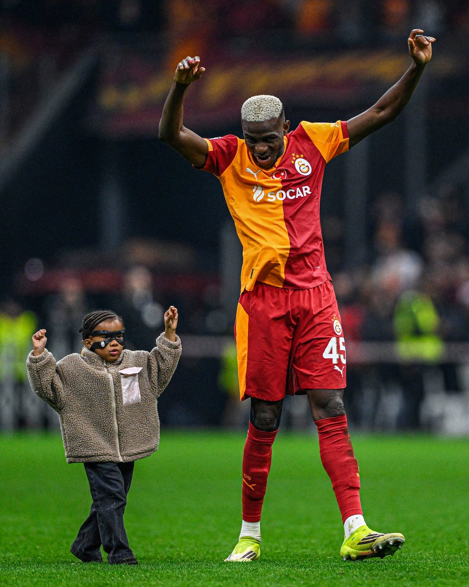 Out Of Context Football tweet media