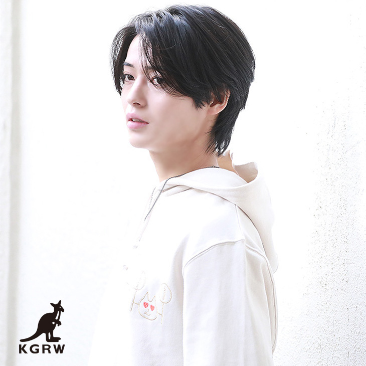 KANGOLREWARD's tweet photo. 冬野心央さんとのコラボアイテムが本日17時より受注予約開始しました🎁👀
今回のコラボは長袖Tシャツ、プルオーバーパーカー、ネックレスをリリース🛒
こちらのアイテムは【男女兼用アイテム】となります🌸
詳細・ご購入はコチラ👇
https://t.co/yn7dIBrteF
#KANGOL #KANGOLREWARD #KGRW #カンゴール #冬野心央 
@fuyuno_mio
