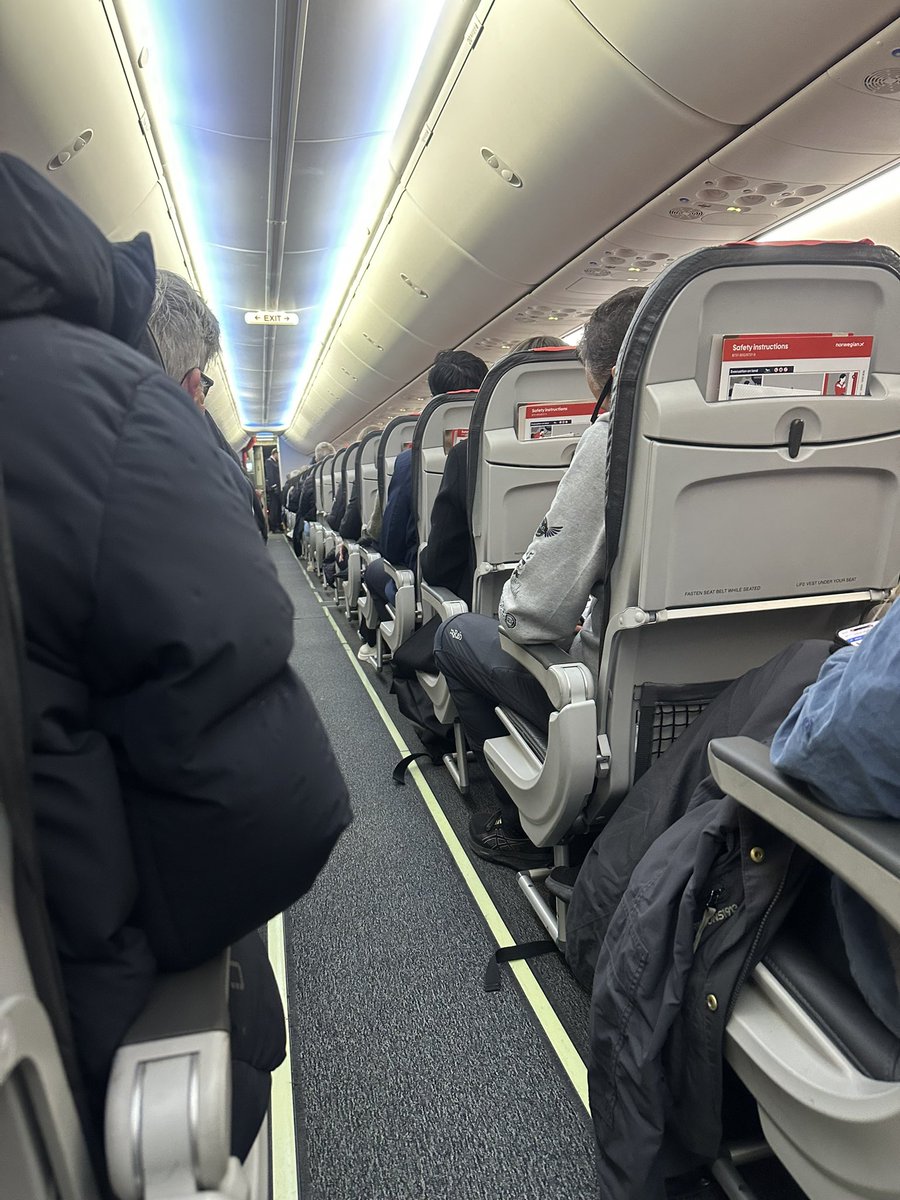 idajosdal98's tweet photo. Litt masterstudering i Lillyhammer før HamKam (B)✈️⚽️det krible i kroppen, gledes te å komma i gang igjen🥺 https://t.co/aCfjAQZm5a
